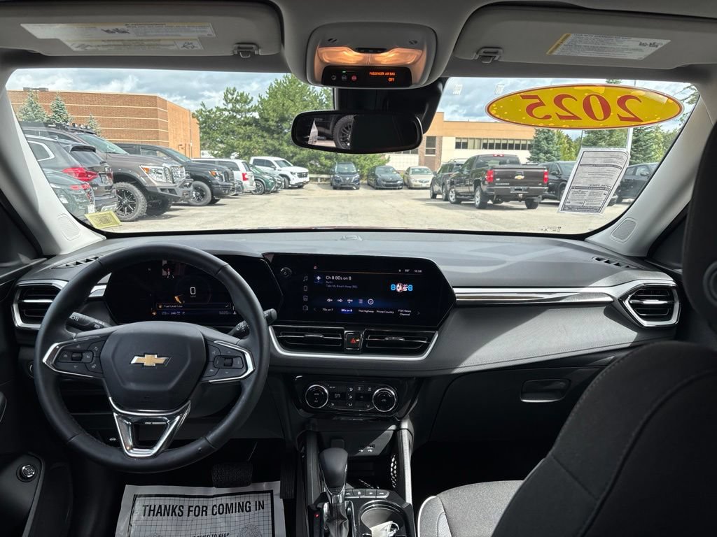 Used 2025 Chevrolet TrailBlazer LT w/ Convenience Package AWD/4WD image 15