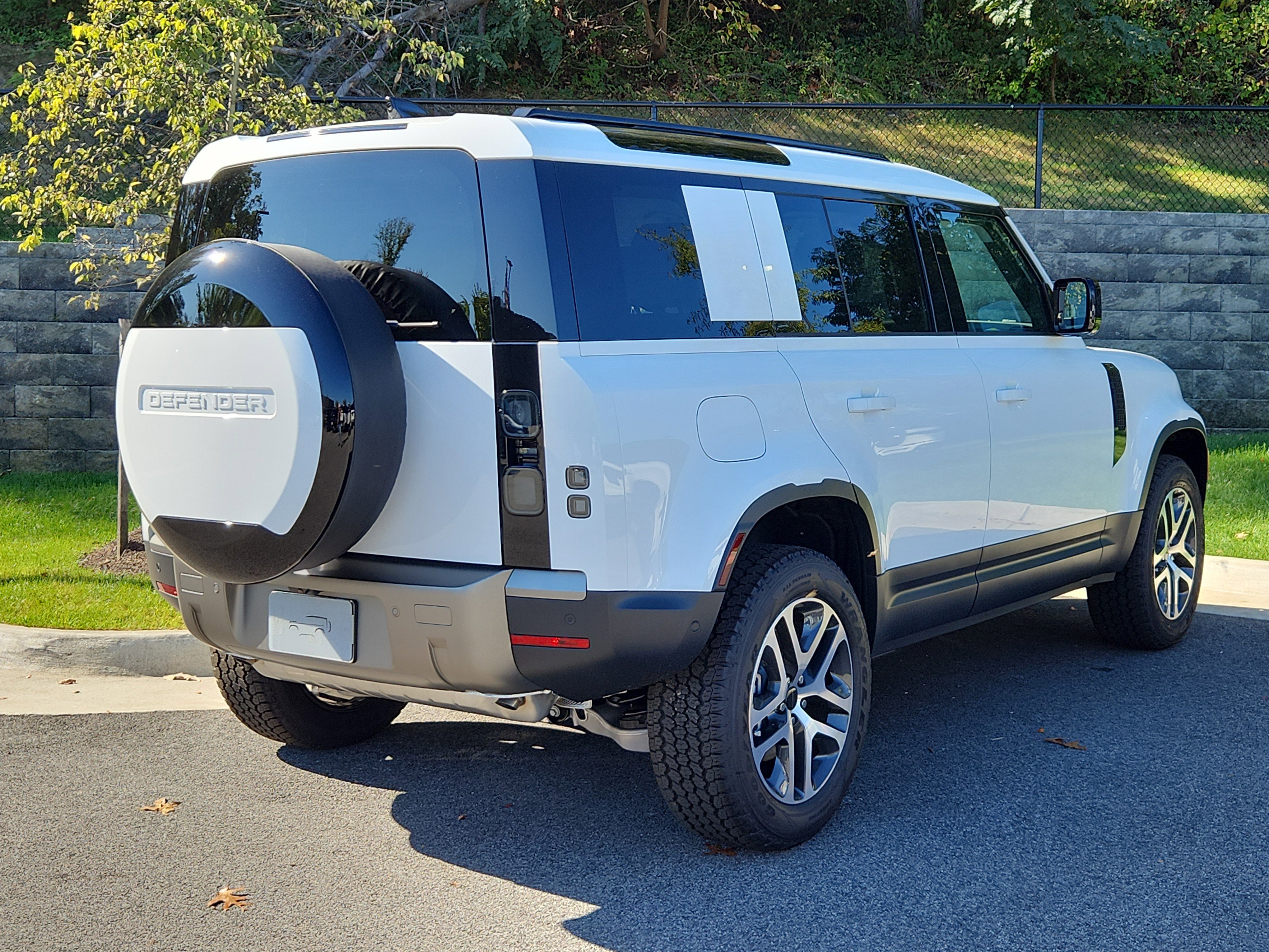 Used 2026 Land Rover Defender 110 S image 2