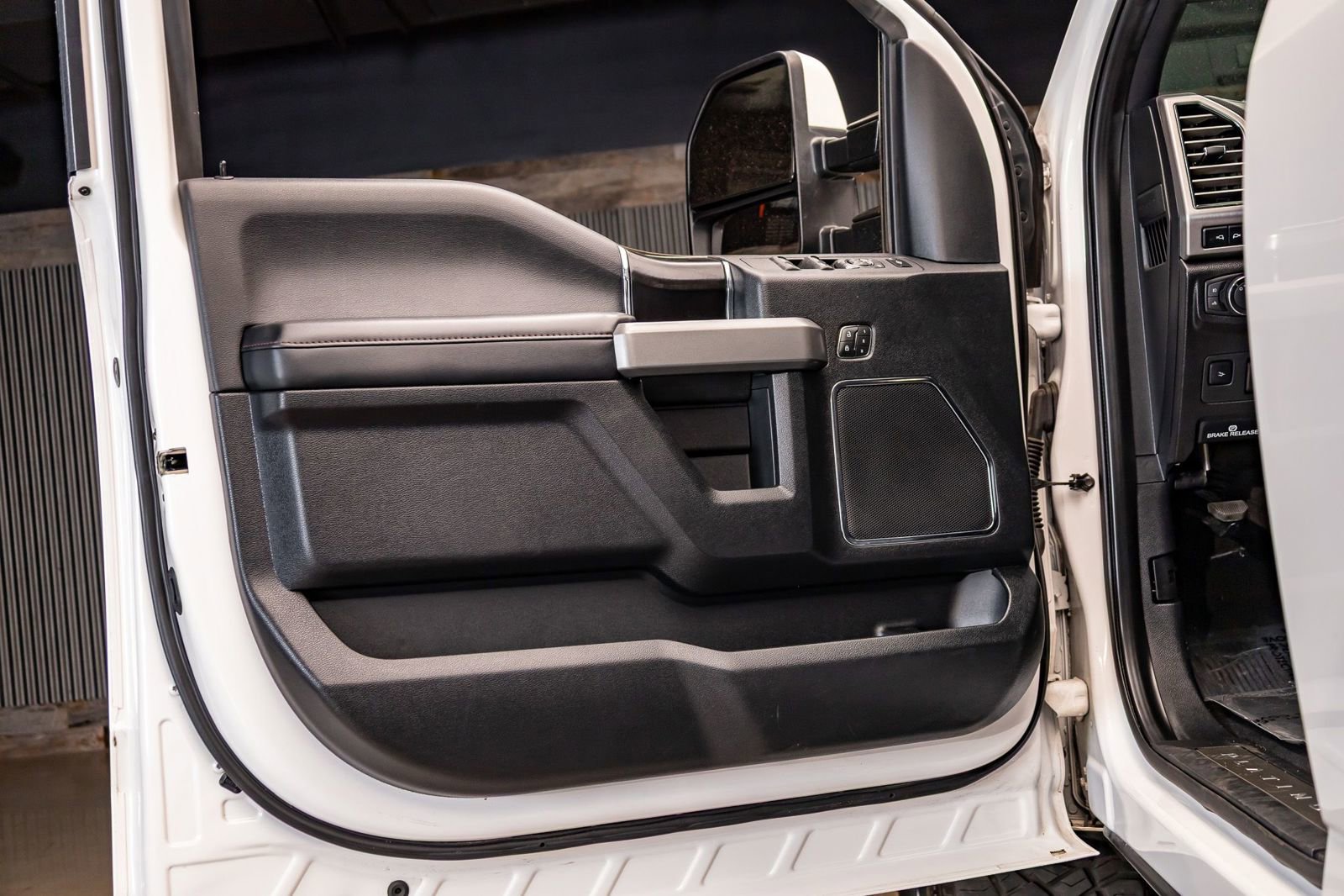 Used 2019 Ford F250 Platinum w/ Platinum Ultimate Package image 31