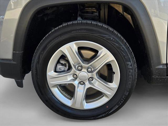 Used 2023 Jeep Compass Sport image 27