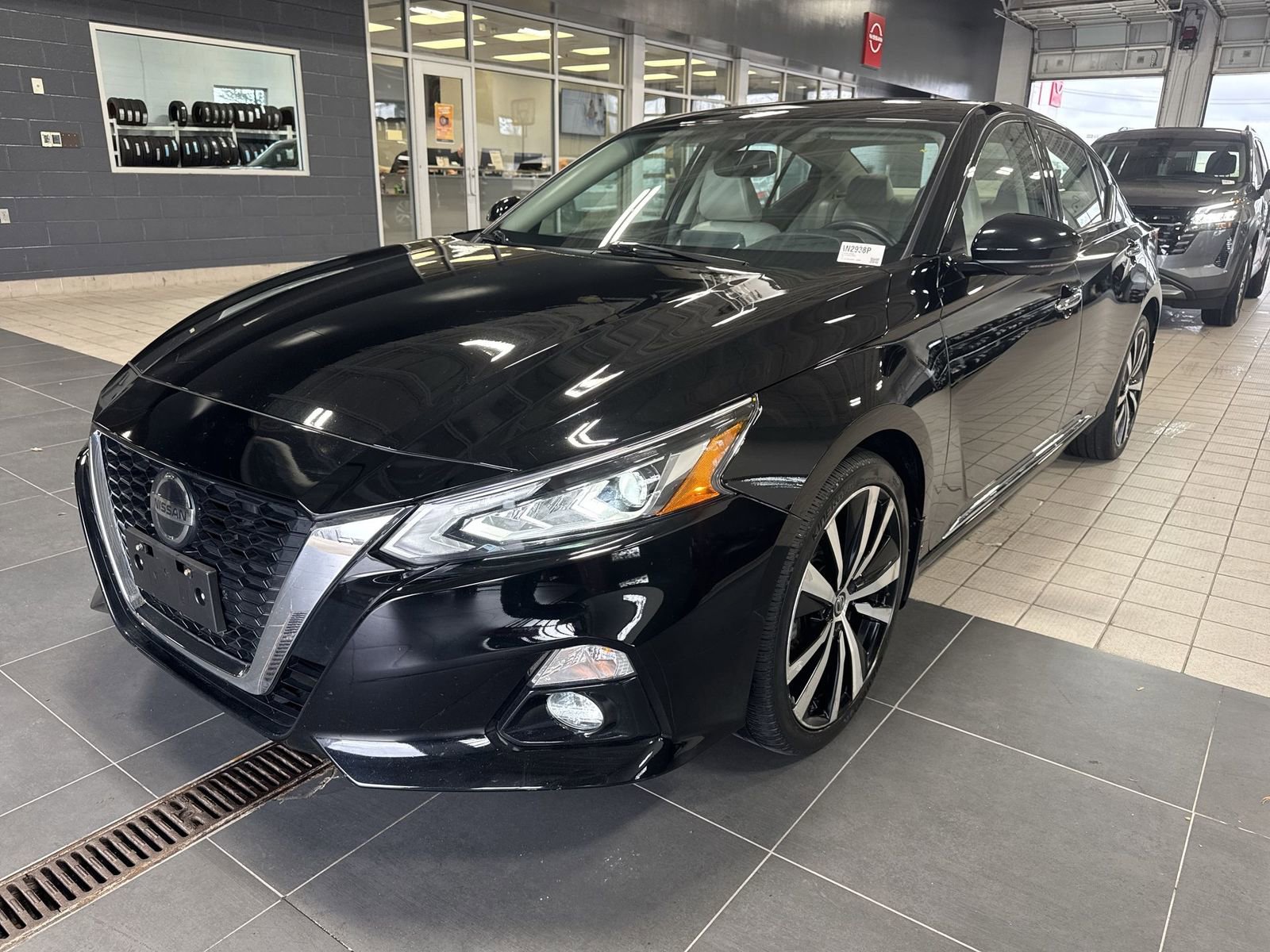 Certified 2019 Nissan Altima 2.5 Platinum AWD/4WD image 9