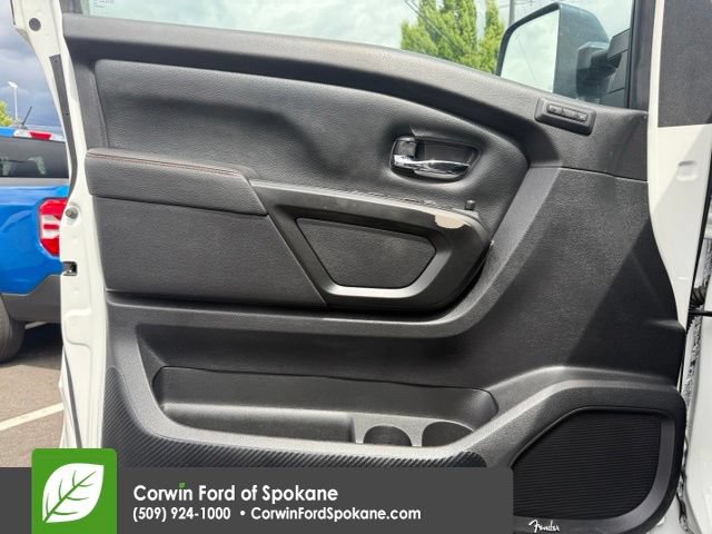 Used 2021 Nissan Titan PRO-4X w/ Pro-4x Convenience Package AWD/4WD image 19