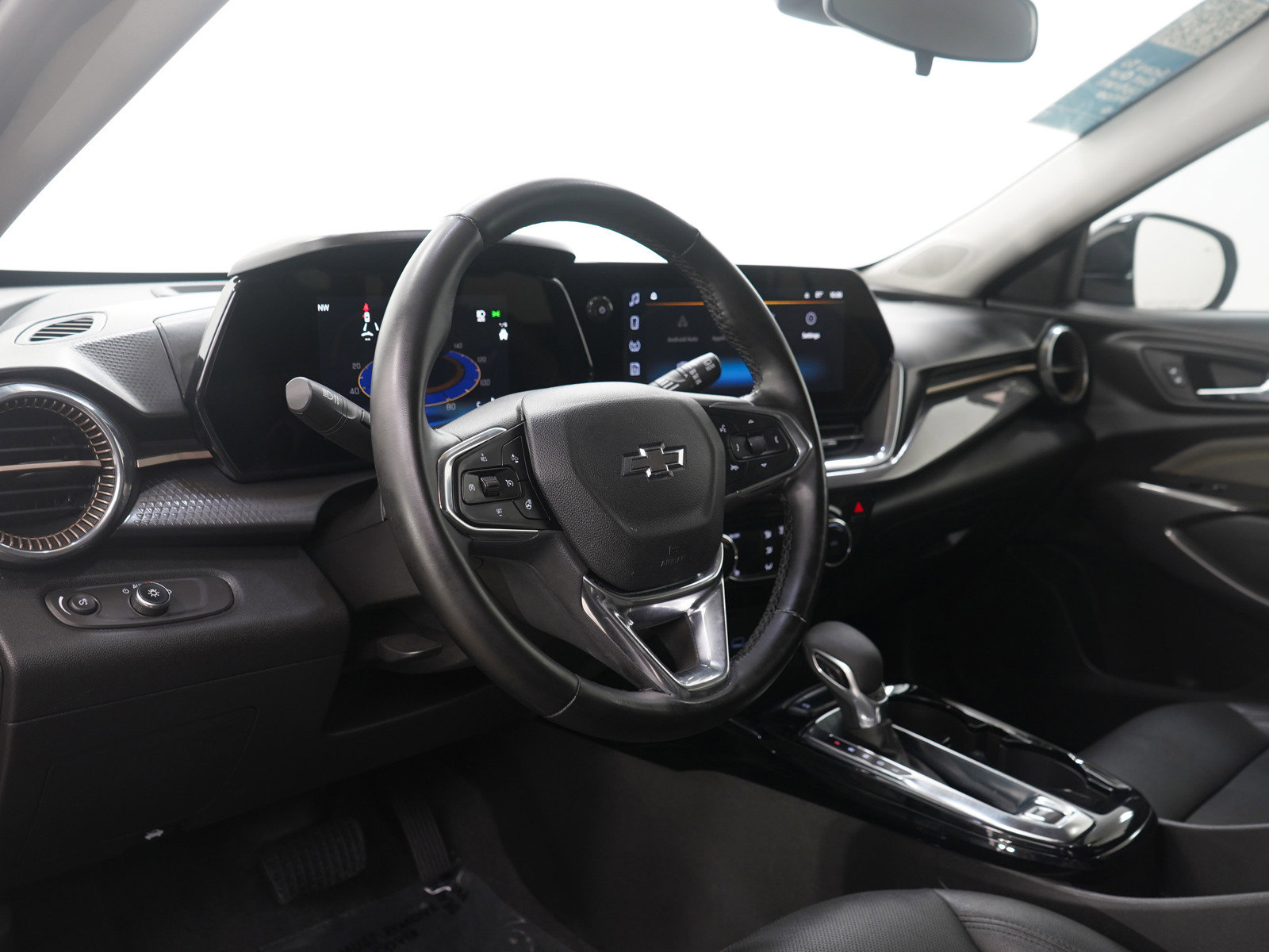 Used 2025 Chevrolet Trax ACTIV w/ Driver Confidence Package FWD image 16