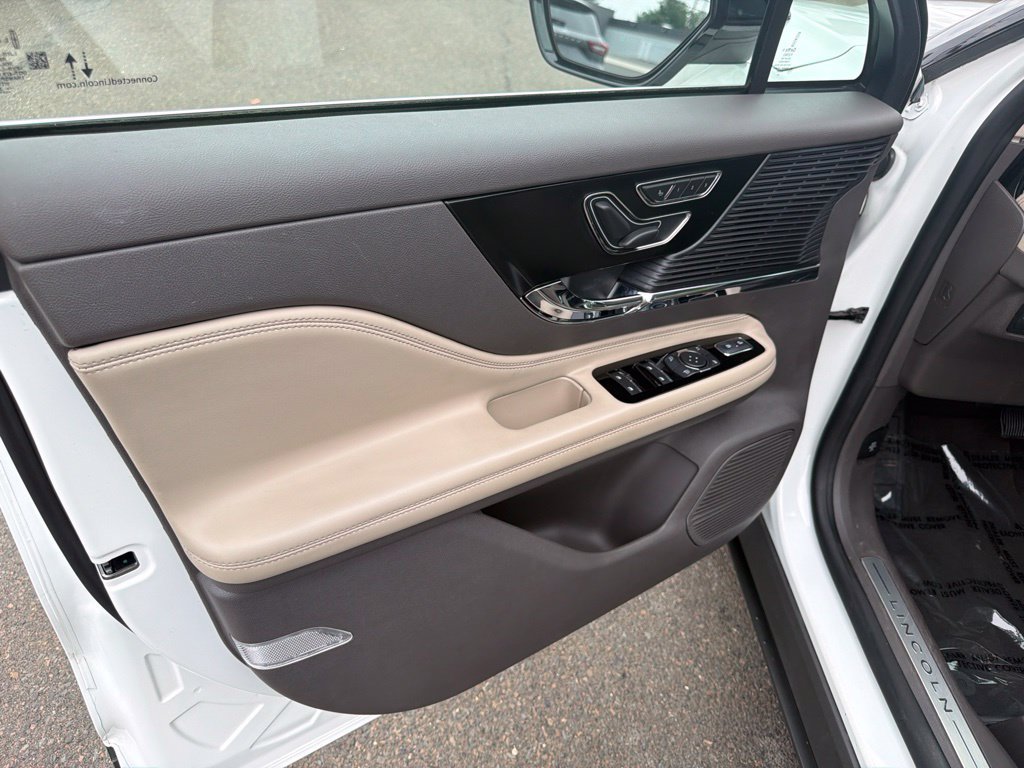 Certified 2022 Lincoln Corsair AWD w/ Equipment Group 101A image 12