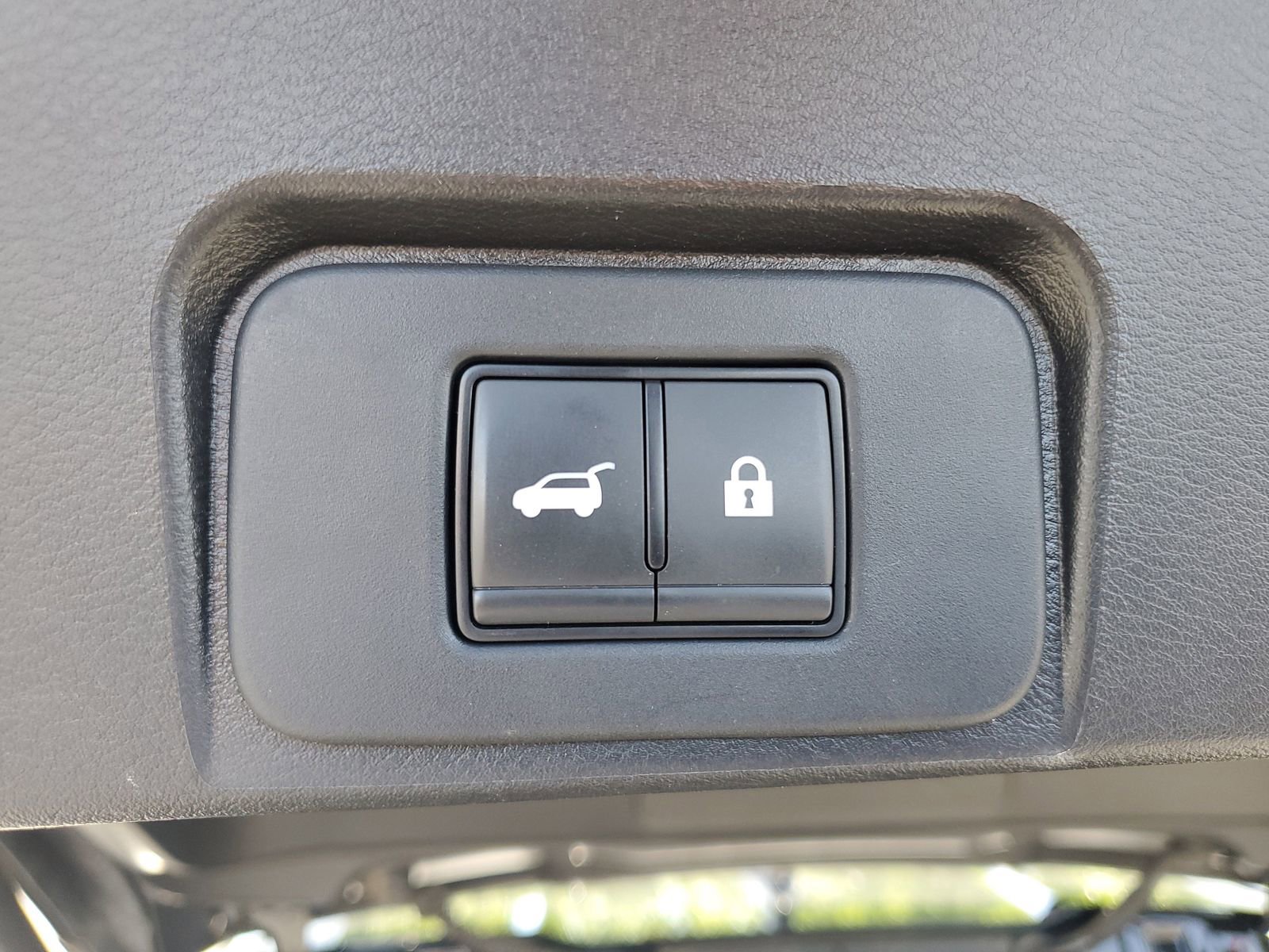 Used 2024 Nissan Rogue SV FWD image 30