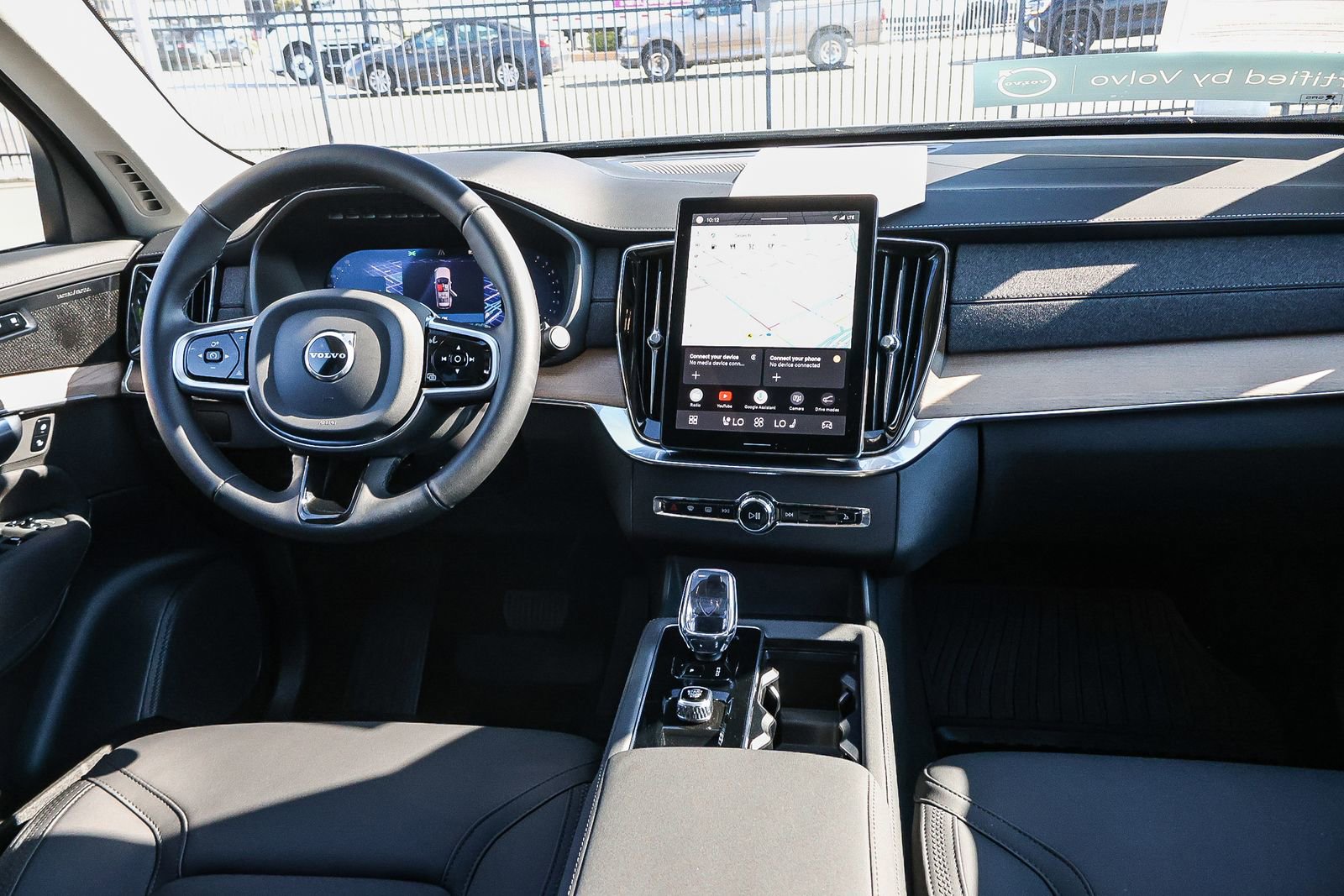 Used 2025 Volvo XC90 B6 Plus w/ Protection Package Premier image 23