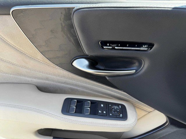 Used 2023 Lexus LS 500 w/ Accessory Package (Z2) image 19