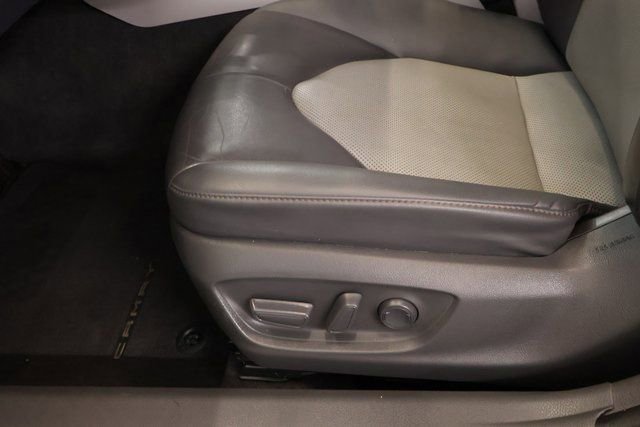 Used 2020 Toyota Camry XLE w/ Navigation Package image 13