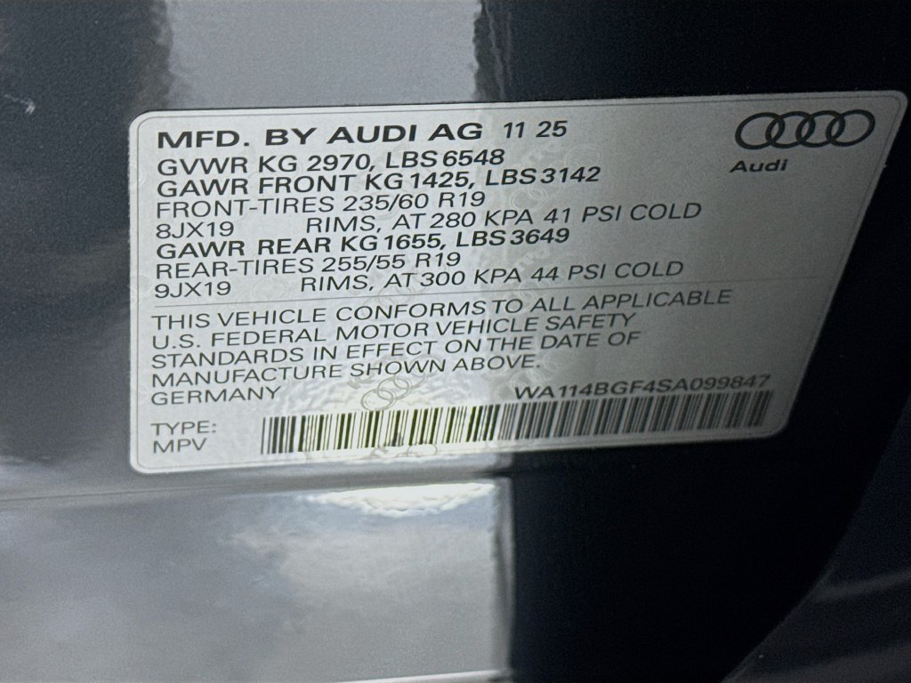 Used 2025 Audi Q6 e-tron Premium AWD/4WD image 35