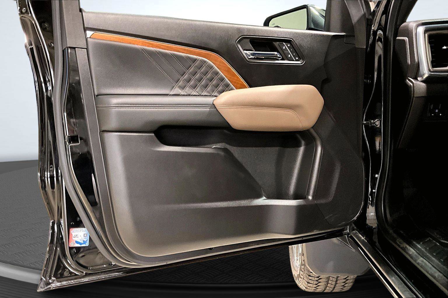 Used 2023 GMC Canyon Denali image 24