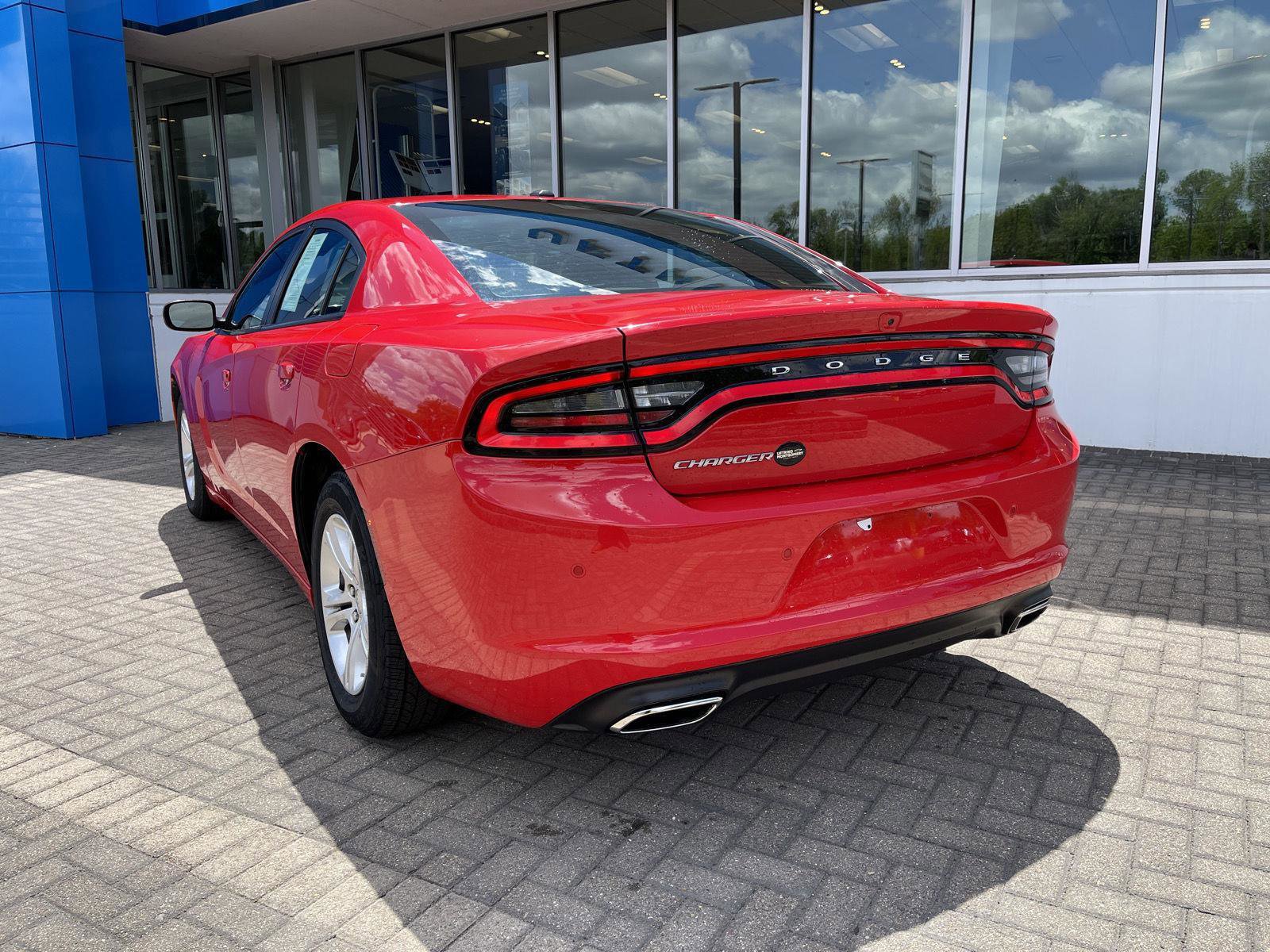 Used 2022 Dodge Charger SXT RWD image 3