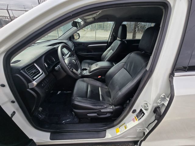 Used 2018 Toyota Highlander LE image 9