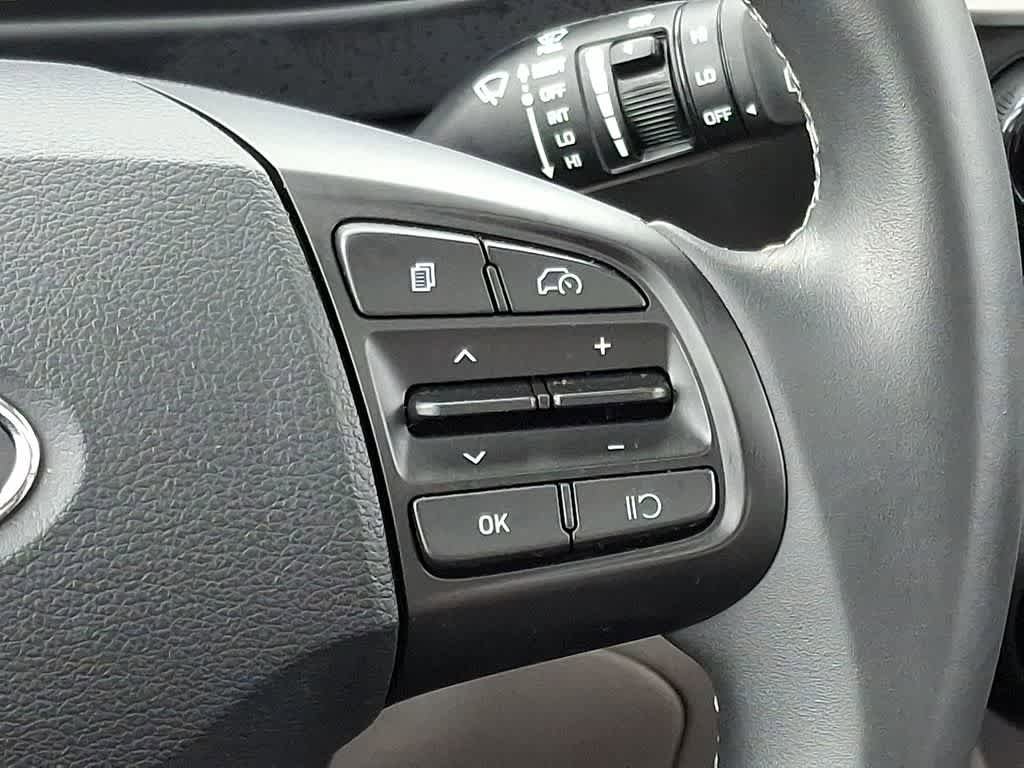 Certified 2025 Hyundai Venue SEL FWD image 21