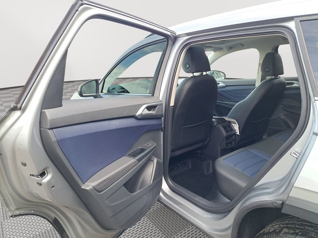 New 2025 Volkswagen Taos SEL image 13