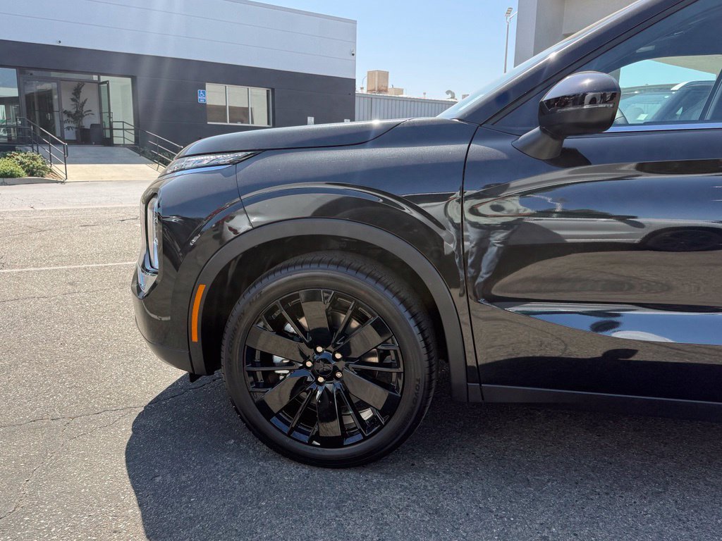 New 2026 Mitsubishi Outlander LE FWD image 5