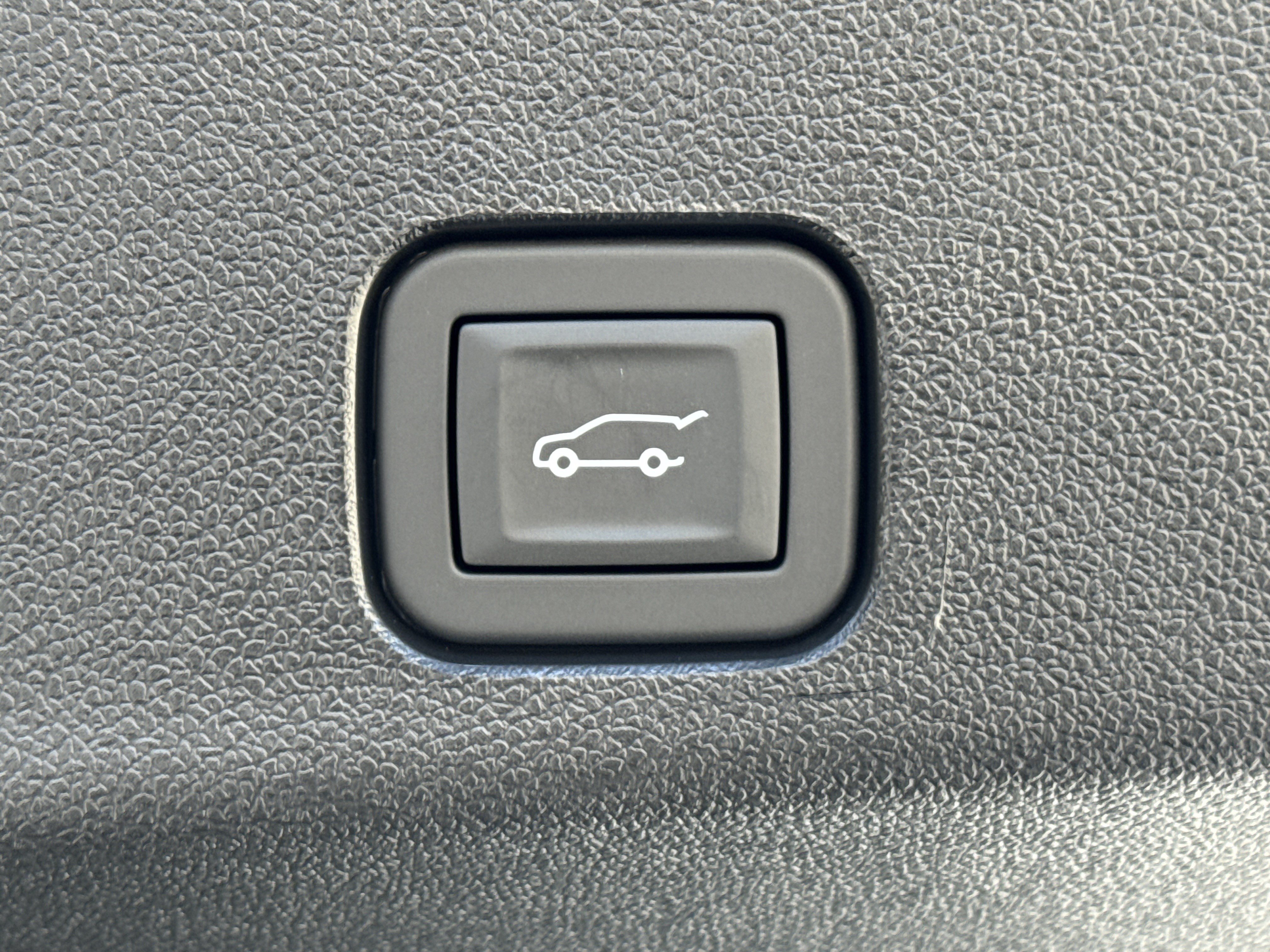 New 2027 Chevrolet Traverse LT w/ LPO, Floor Liner Package FWD image 20