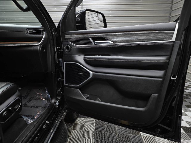 Used 2022 Jeep Wagoneer Series III w/ Flexible Seating Group AWD/4WD image 36