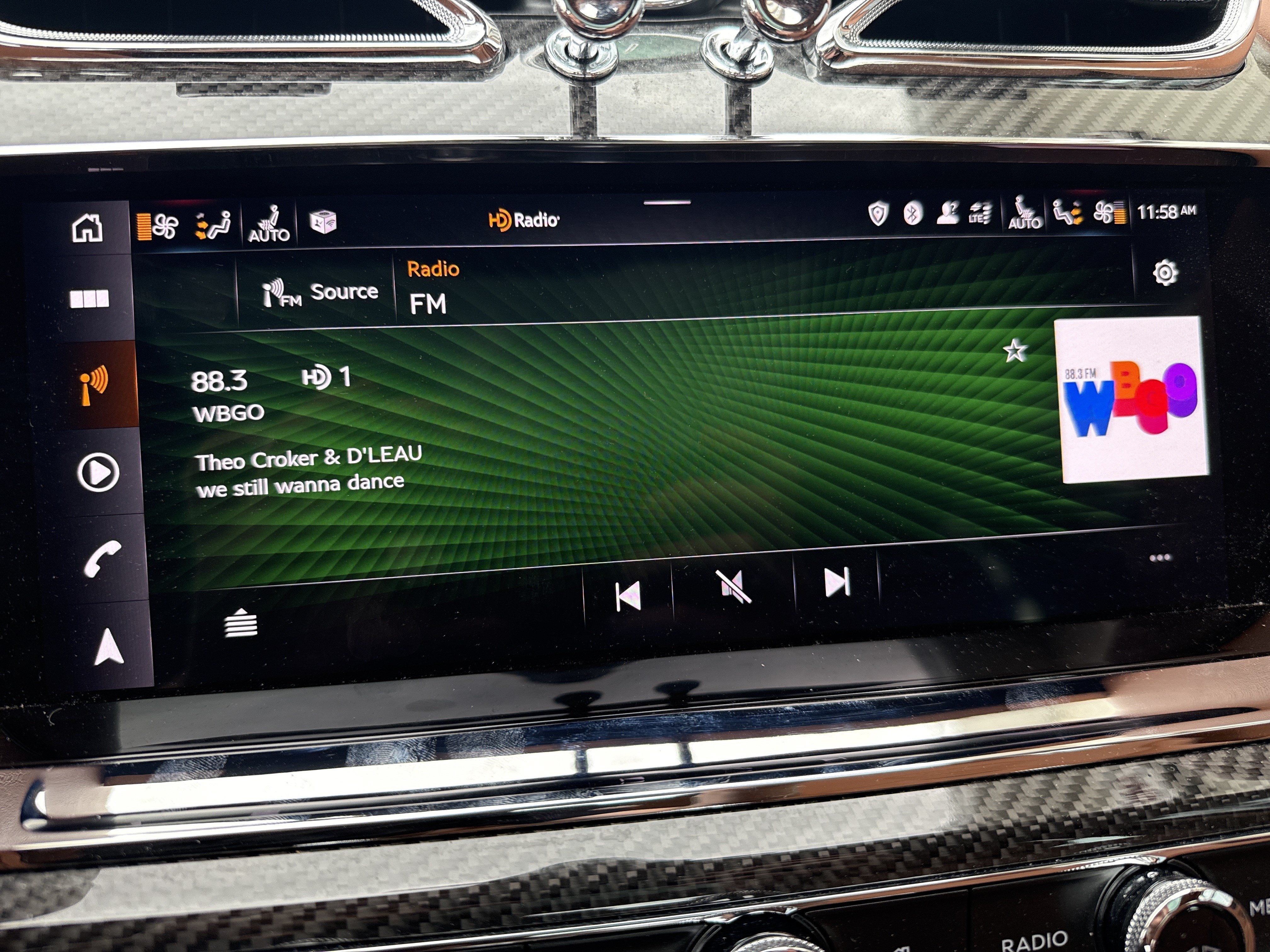 Used 2023 Bentley Bentayga AWD/4WD image 25