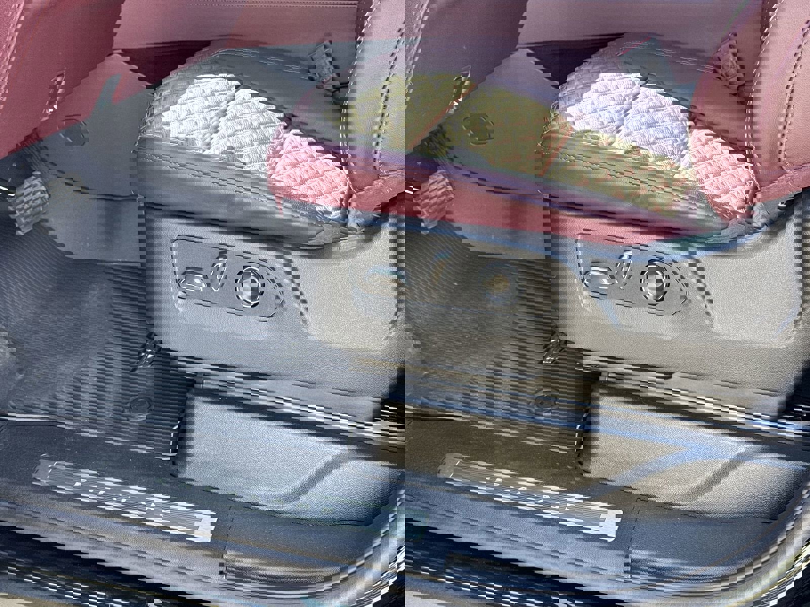 Used 2025 Cadillac Escalade Premium Luxury w/ Touring Package image 17