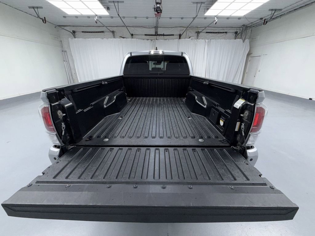 Used 2022 Toyota Tacoma TRD Off-Road w/ Technology Package image 16