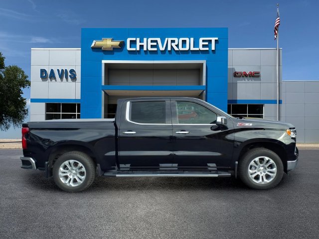 Used 2024 Chevrolet Silverado 1500 LTZ AWD/4WD image 2