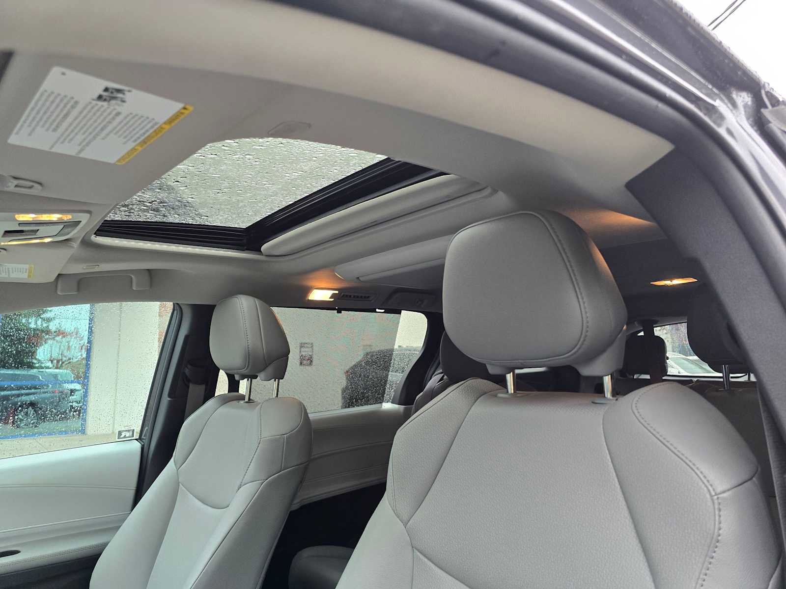 Used 2025 Toyota Sienna XLE image 25