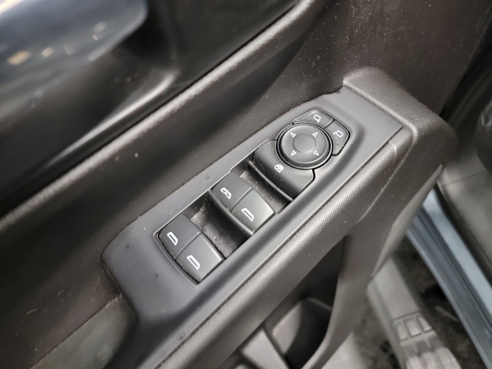 Used 2020 Chevrolet Silverado 1500 Custom w/ Custom Value Package image 14