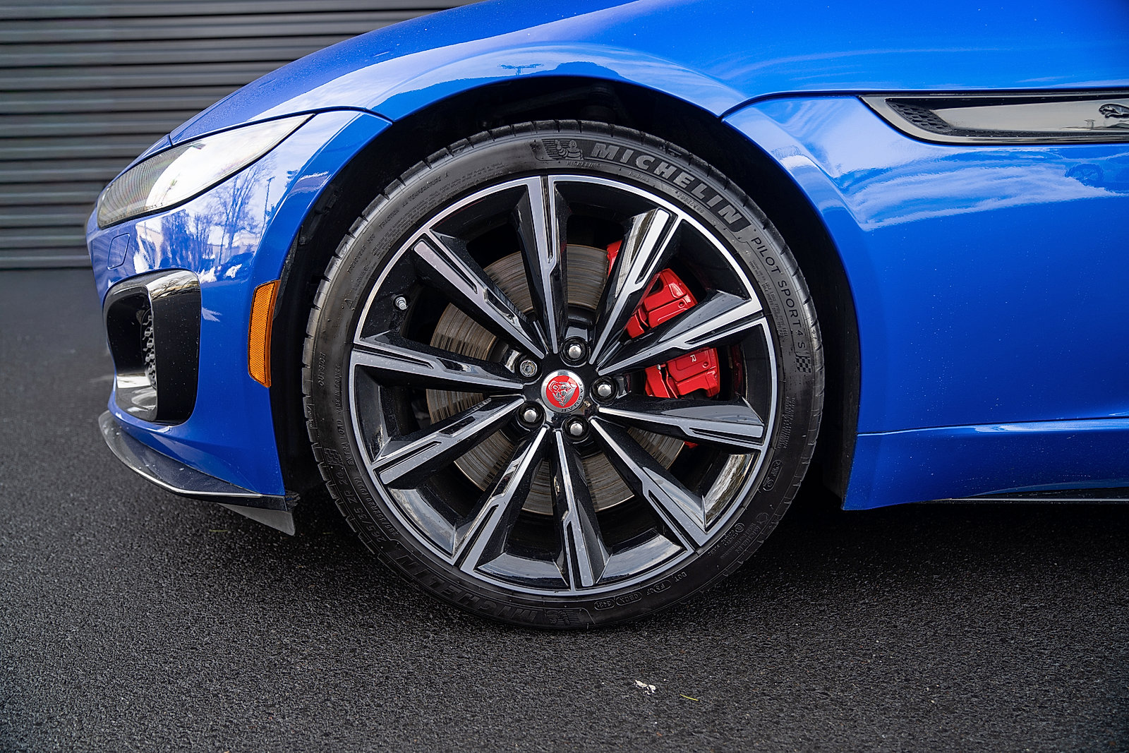 Used 2022 Jaguar F-TYPE R image 19