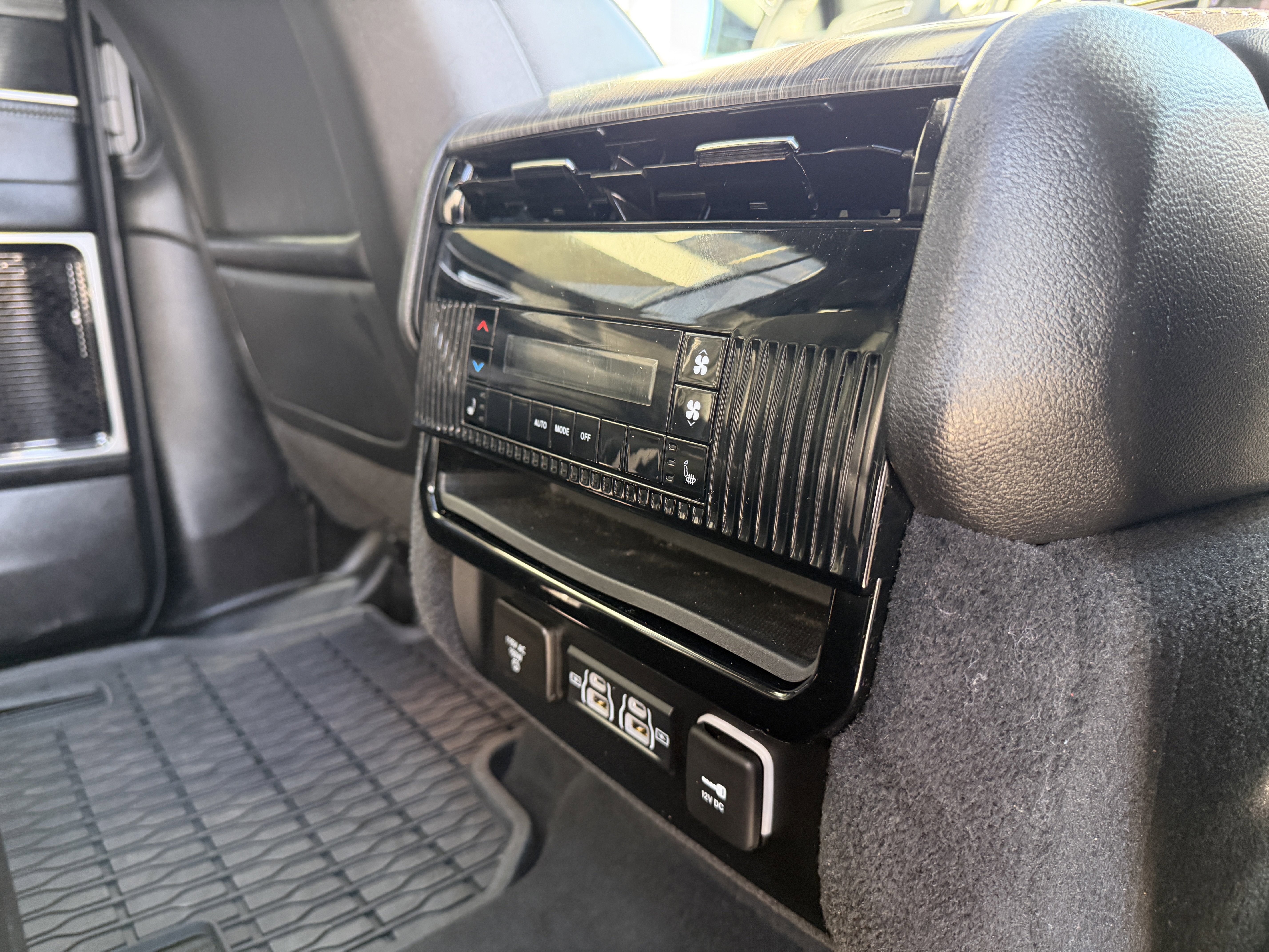 Used 2024 Jeep Wagoneer L Series III w/ Premium Group I image 29