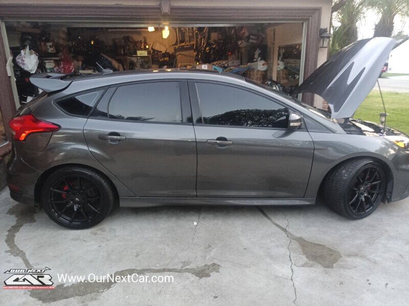 Used 2016 Ford Focus ST w/ Equipment Group 401A FWD image 2