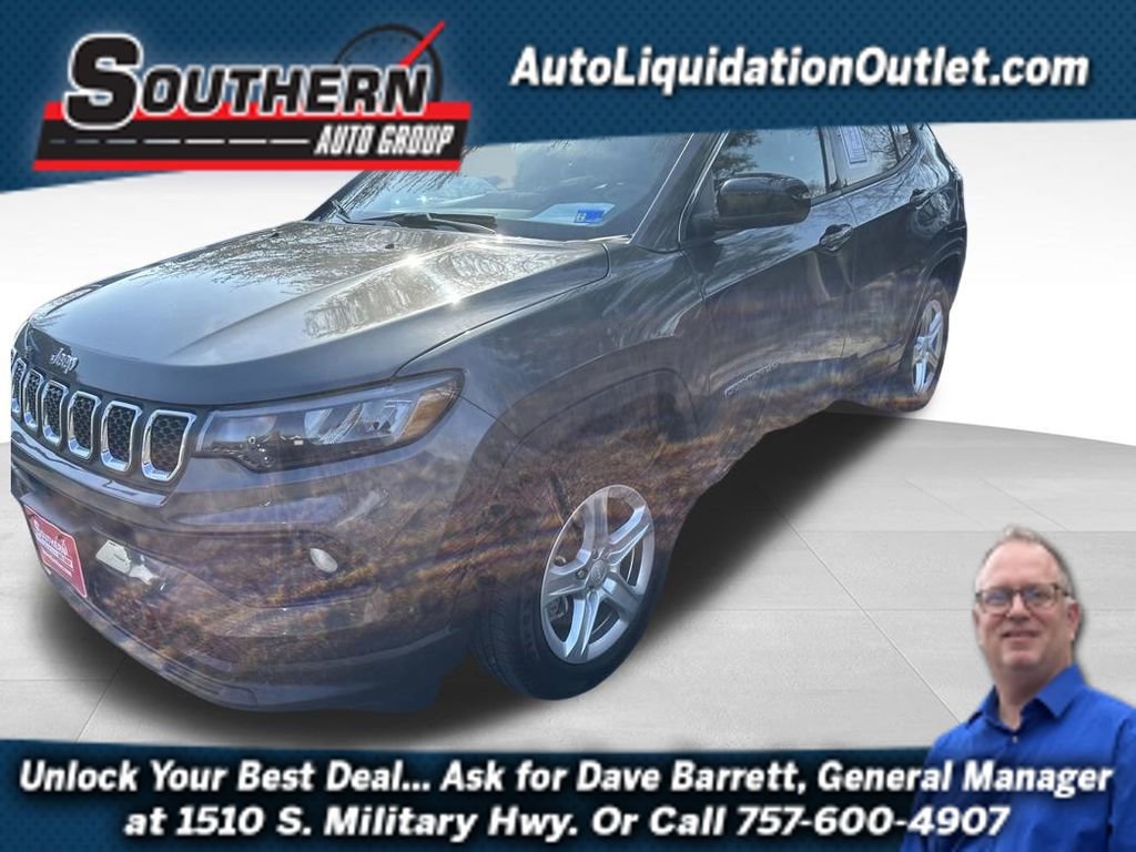 Used 2024 Jeep Compass Latitude AWD/4WD image 1