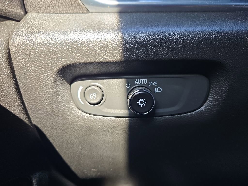 Used 2023 Chevrolet Traverse Premier AWD/4WD image 21