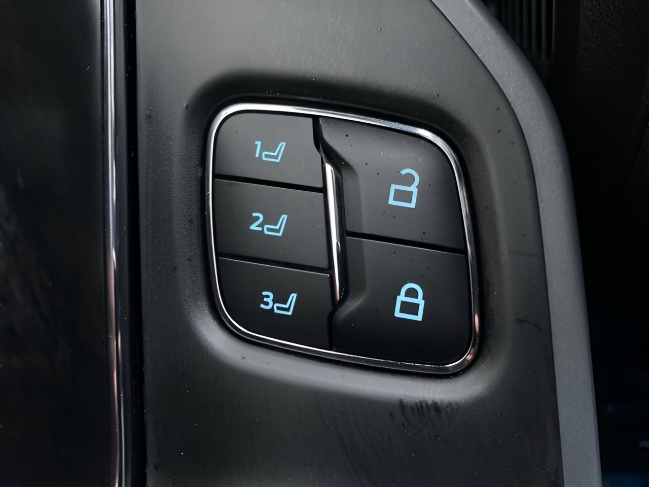 Certified 2023 Ford F150 Lariat w/ Equipment Group 502A High image 18