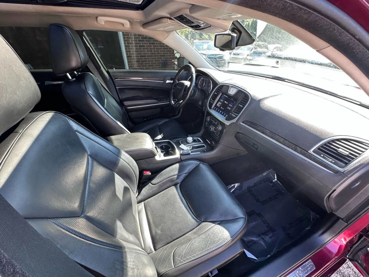 Used 2019 Chrysler 300 Limited image 13