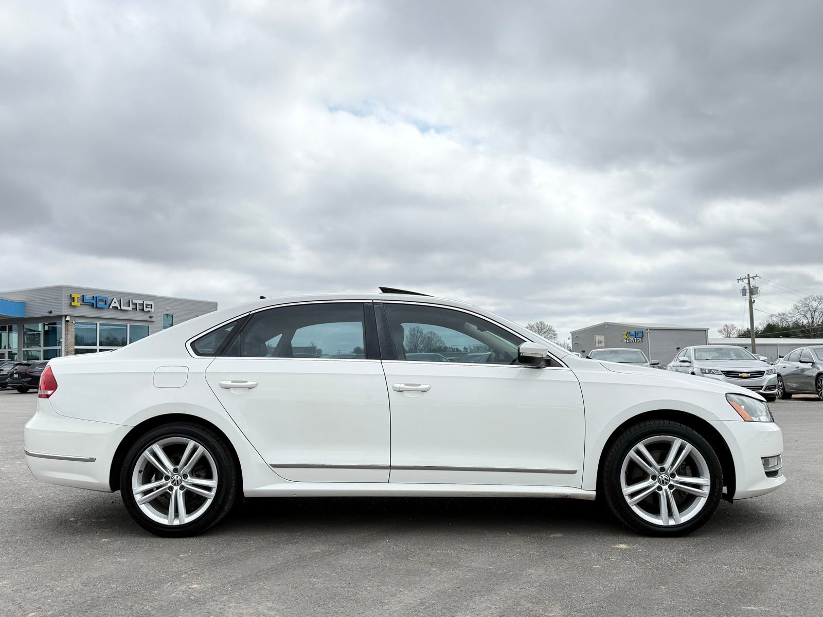 Used 2014 Volkswagen Passat 1.8T SEL Premium image 6