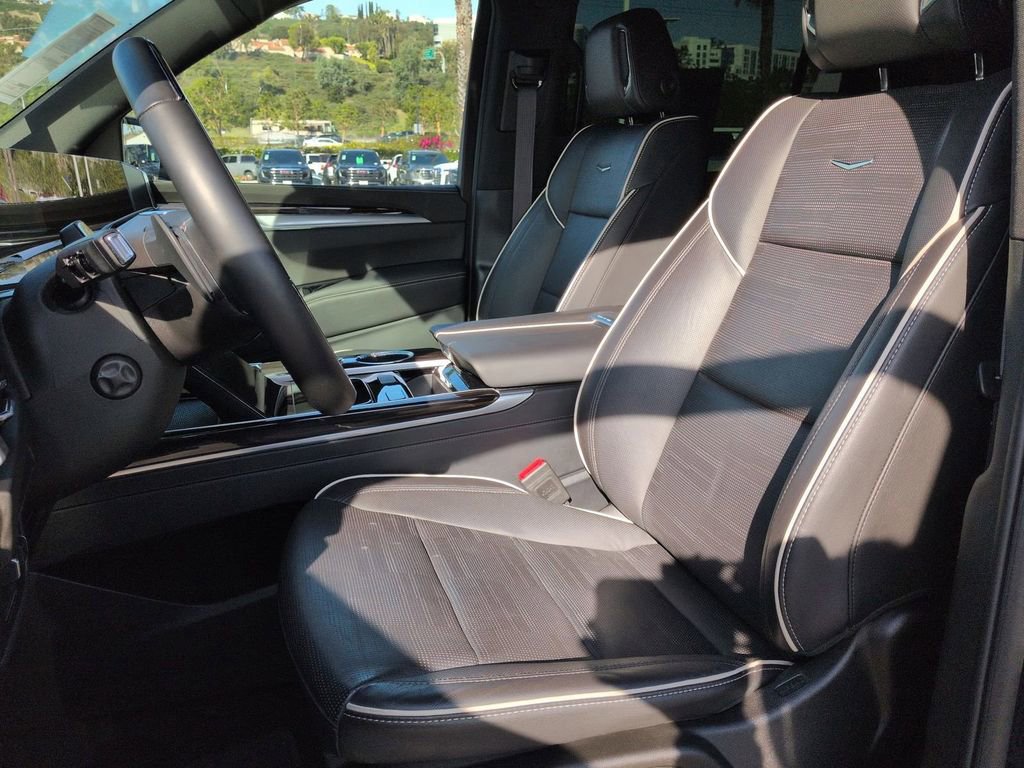 Certified 2025 Cadillac Escalade ESV Premium Luxury image 12