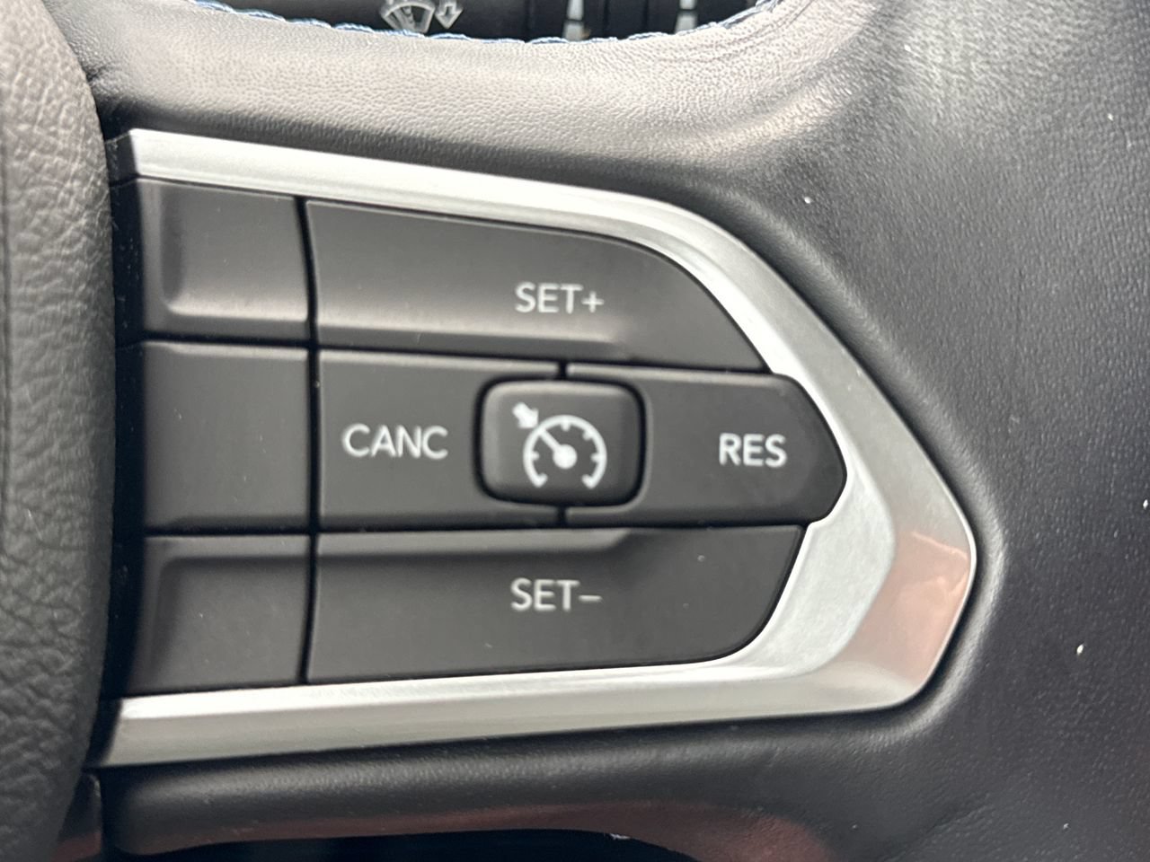 Used 2022 Jeep Compass Latitude w/ Convenience Group AWD/4WD image 26