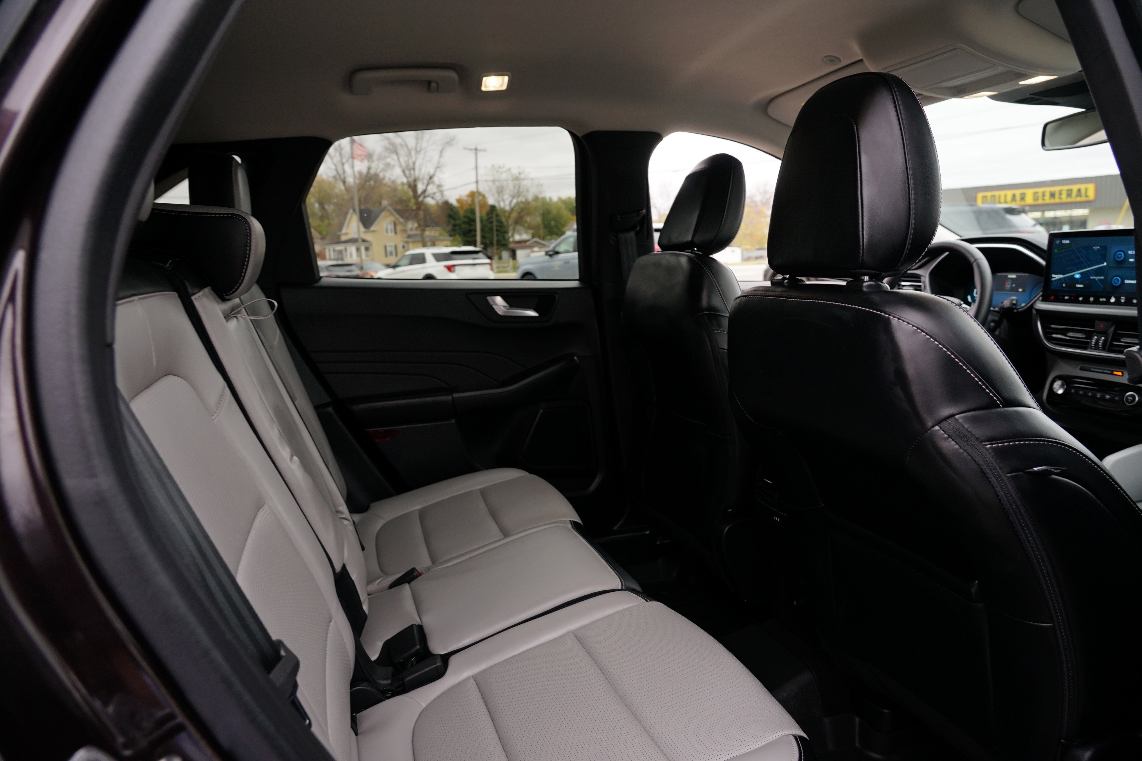 Used 2023 Ford Escape Platinum image 30