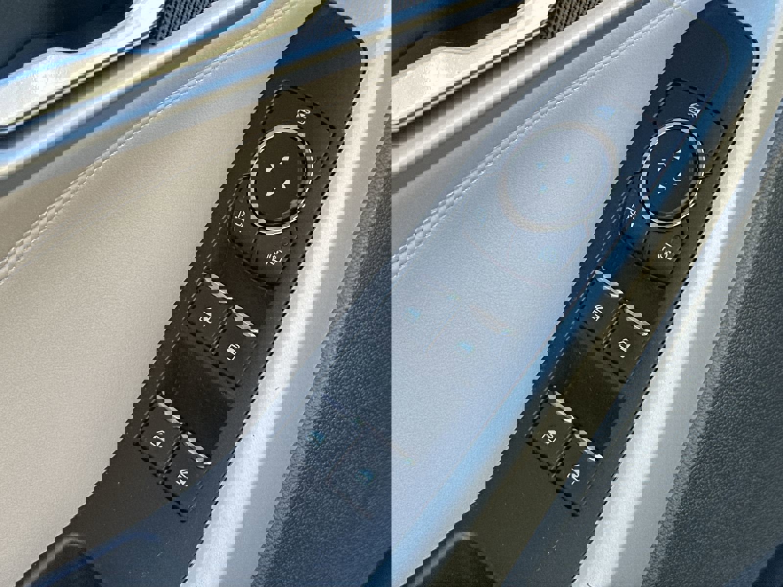 Used 2021 Ford Explorer XLT w/ Equipment Group 202A image 15