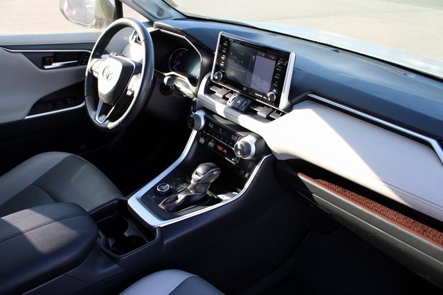 Used 2020 Toyota RAV4 Limited image 20