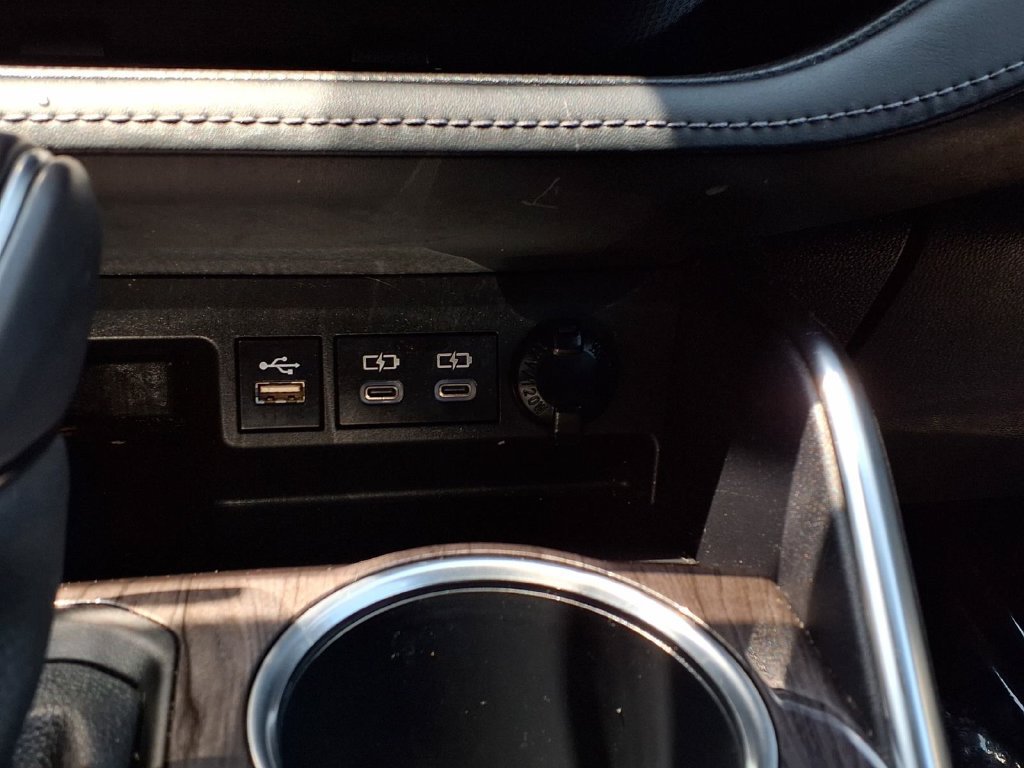 Used 2023 Toyota Highlander Platinum FWD image 11
