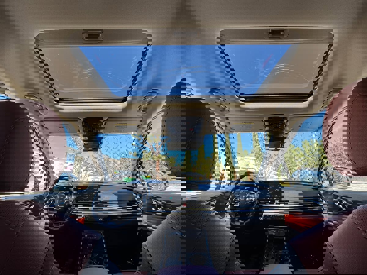 Used 2025 Kia Carnival SX Prestige image 16