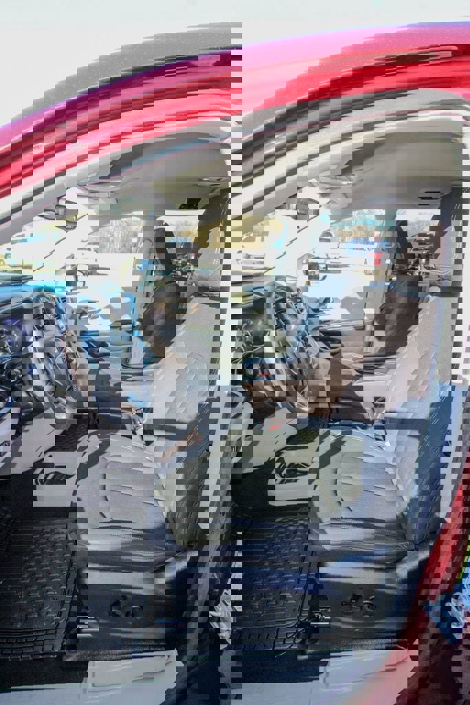 Used 2023 Chrysler Voyager LX image 13