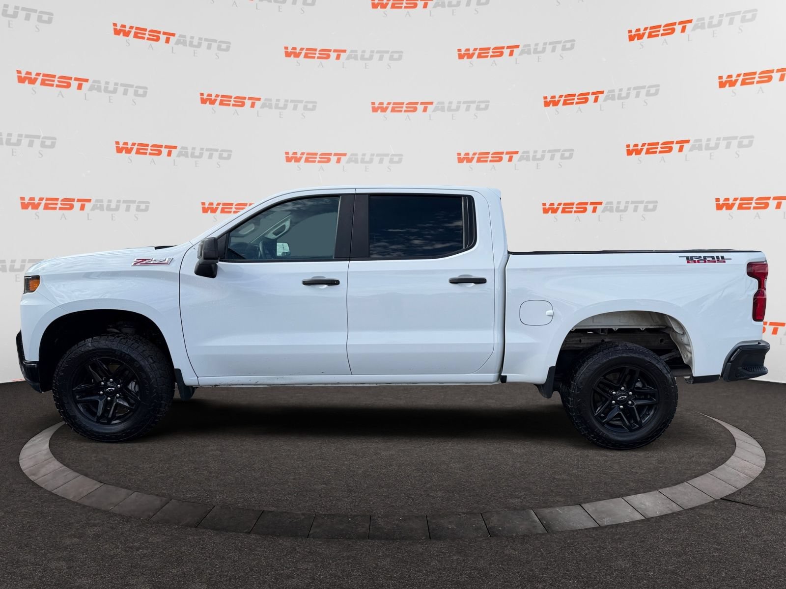 Used 2020 Chevrolet Silverado 1500 Custom Trail Boss w/ Custom Convenience Package AWD/4WD image 2