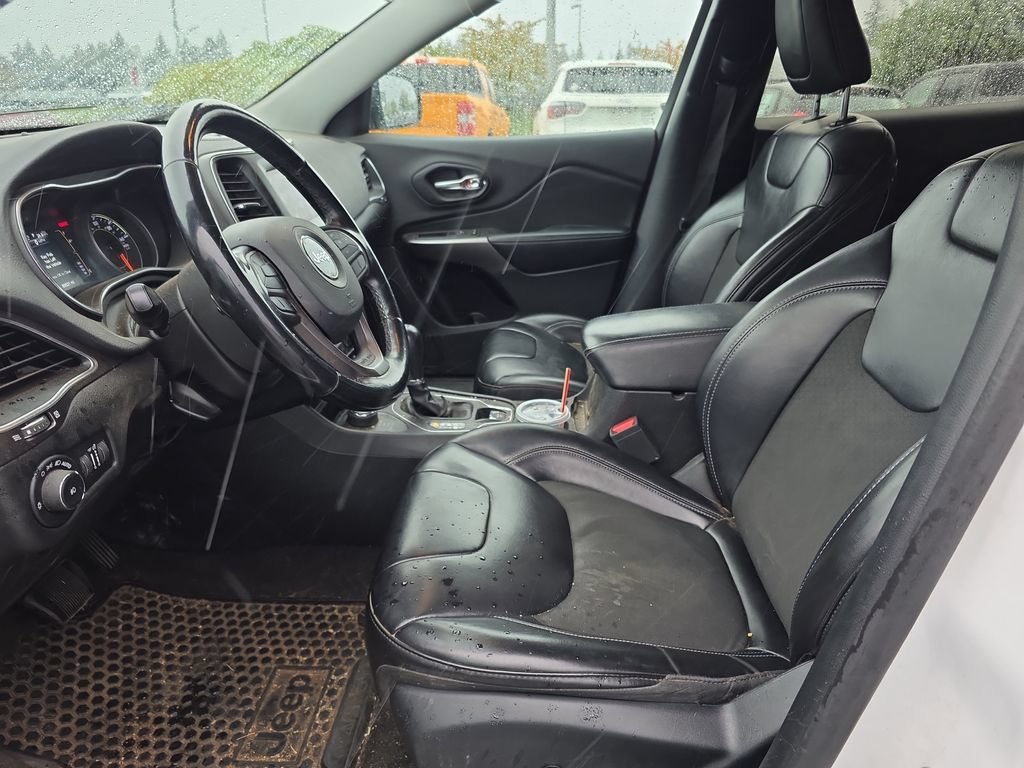 Used 2020 Jeep Cherokee Latitude Plus w/ Cold Weather Group AWD/4WD image 5