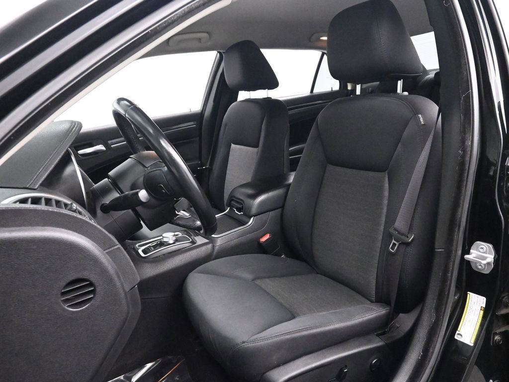 Used 2019 Chrysler 300 Touring w/ Sport Appearance Package image 12