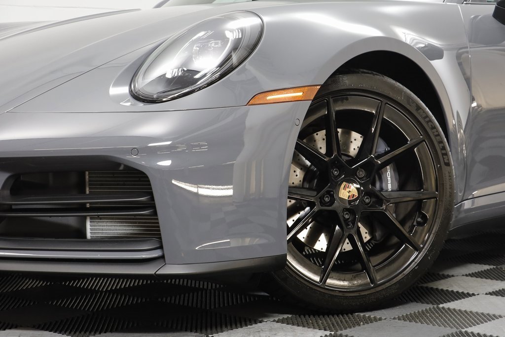 Used 2025 Porsche 911 Carrera image 3