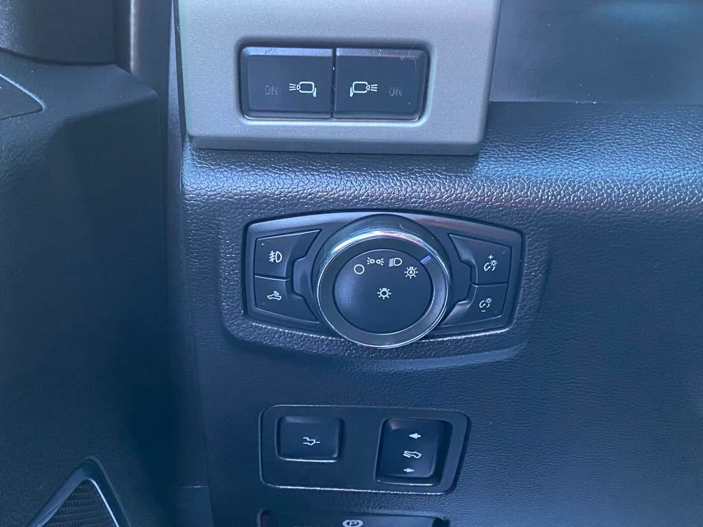Used 2017 Ford F250 Lariat w/ Lariat Ultimate Package AWD/4WD image 29