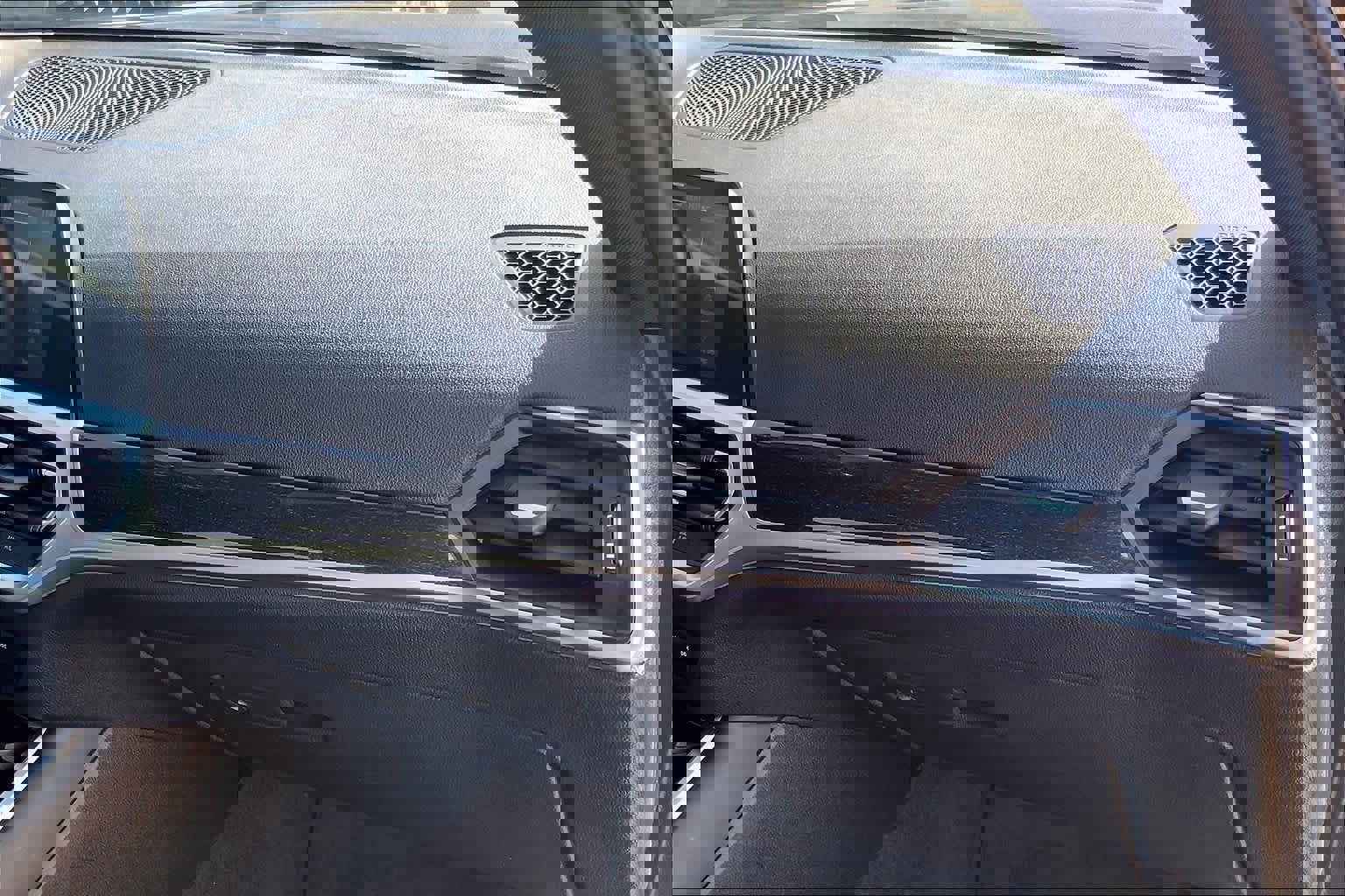 Used 2022 BMW 330i Sedan w/ Driving Assistance Package image 22