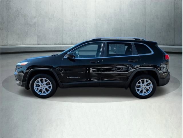 Used 2018 Jeep Cherokee Latitude Plus w/ Cold Weather Group image 2